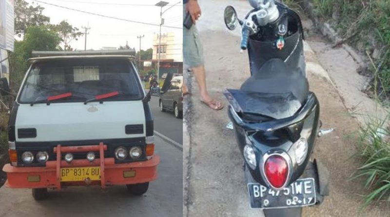 Truk dan sepeda motor yang mengalami kecelakaan di Simpang Tugu Pesawat
