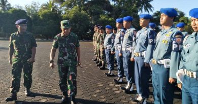 Pengecekan kesiapan Pasukan Pengamananan Pemilu Lantamal IV oleh Danlantamal IV, Laksamana Pertama TNI Arsyad Abdullah