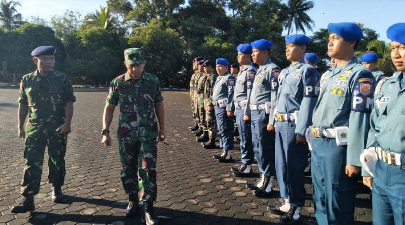 Pengecekan kesiapan Pasukan Pengamananan Pemilu Lantamal IV oleh Danlantamal IV, Laksamana Pertama TNI Arsyad Abdullah