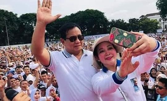 Prabowo dan Titiek Soeharto diminta rujuk oleh emak-emak di sejumlah tempat saat mengikuti kampanye keduanya. f-istimewa