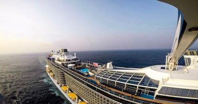 Penampakan Carribean Cruises yang akan menurunkan ribuan wisman menikmati wisata alam Bintan