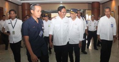 Diantara perbincangan antara Gubernur Kepri Nurdin Basirun dan Menhub Budi Karya ialah soal bandara di Kepri