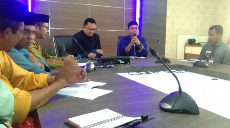 Tim Ombudsman Kepri memberikan pelatihan tentang pelayanan publik di Pemkab Lingga