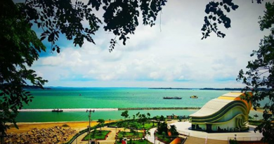 Pemandangan indah Tepi Laut dari Taman Gurindam, Tanjungpinang