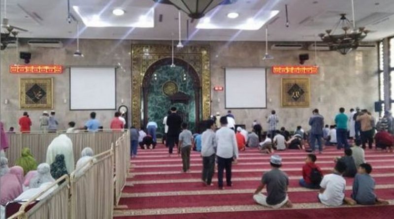 salat berjemaah di masjid kominfo pinang