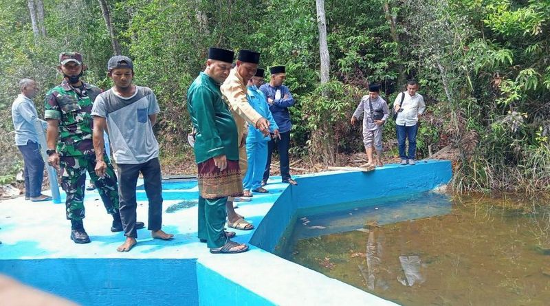 Bupati Lingga Awasi Fasilitas Air Minum di Pulau Batang