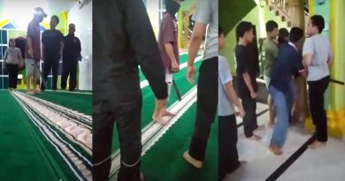 pria bawa parang ke masjid berakhir damai