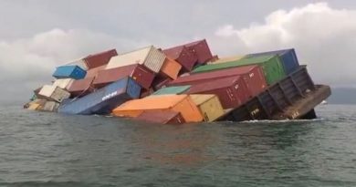 kontainer terjatuh di laut lepas 0kh7kg4