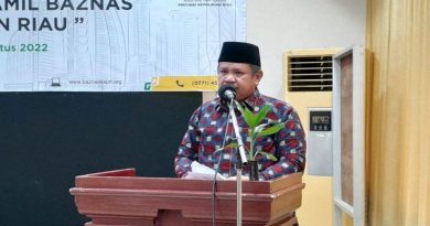 Kepala Kantor Wilayah Kementerian Agama Provinsi Kepulauan Riau, Mahbub Daryanto 088yyhiu