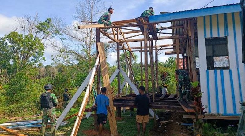 prajurit papua bantu renovasi tempat ibadah di papua 986ghf