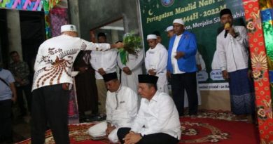 Gubernur Kepulauan Riau H. Ansar Ahmad merayakan peringatan Maulid Nabi Muhammad SAW 1444 H bersama Masyarakat Meunasah Aceh Batam di Kampung Becek