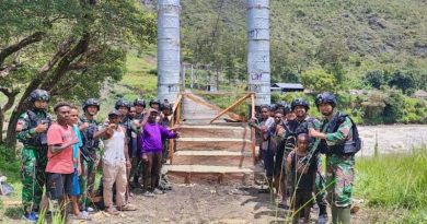 Tokoh Adat di Papua Pegunungan Apresiasi Satgas YR 142 KJ Soal Jembatan Gantung