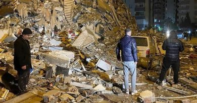 gempa di turki tewaskan rayusan orang