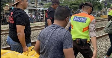 evakuasi jenazah polisi diduga bunuh diri di stasiun kereta 87767ty