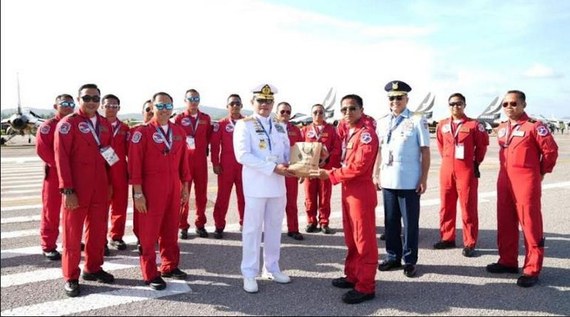 Panglima TNI Bangga Kemampuan Tim Aerobatic TNI AU 8uhj