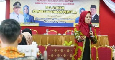 Ketua Dharma Wanita Persatuan (DWP) Kabupaten Bintan, Elyza Riani 7yuhih
