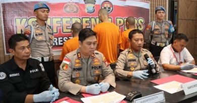 konferensi pers pembobol swalayan di tanjugpinang ditangkap 6565
