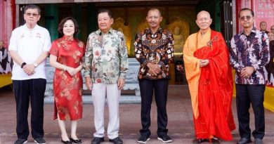 adi prihantara resmikan pagoda tertinggi di indonesia 9yhjk
