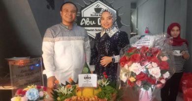abdul rahman hakim dan istri, pemilik kedai koopi abu dafi 8