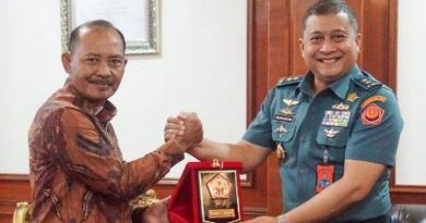 adi prihantara dan Laksamana Muda TNI Kresno Buntoro