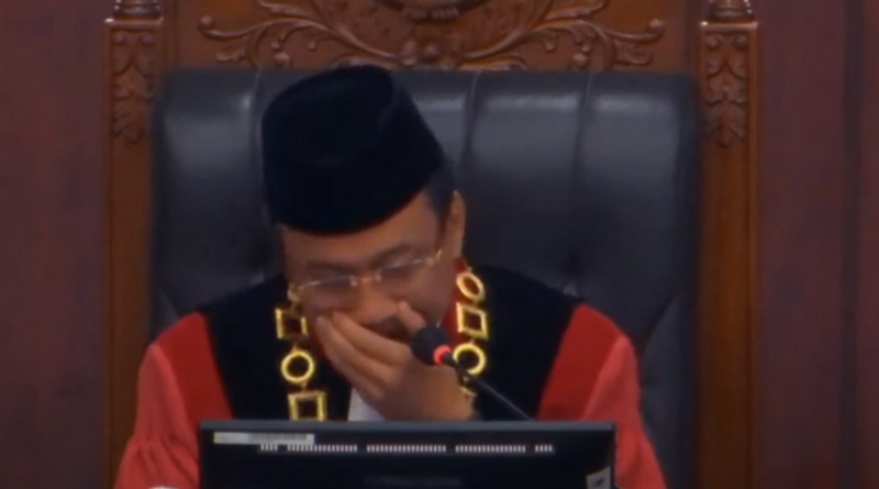 ketua mk suhartoyo menangis pidato