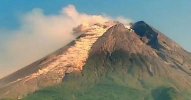 gunung merapi erupsi lagi 090i0