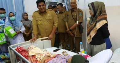 roby dan dokter bambang kunjungi pasien di rsud bintan 989o'