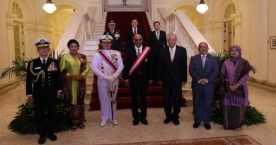 Mantan Panglima TNI Dianugerahi Bintang Jasa Darjah Utama Bakti Cemerlang oleh Presiden Singapura