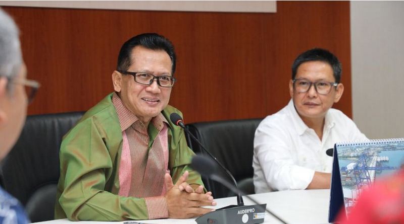 Diplomat Ahli Utama Kemenlu RI, Dr. Sudjatmiko (batik hijau) saat melakukan kunjungan kerja ke BP Batam ijh
