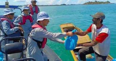 Jelang Idul Fitri, Pangkalan Bakamla Batam Bagikan Sembako Untuk Nelayan 768ioihj
