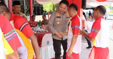 Kapolresta Tanjungpinang Serahkan Tali Asih untuk Anggotanya ghjk