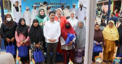 Rudi Salurkan Sembako Subsidi Pemkot Batam Tahap I Tahun 2024 ghk